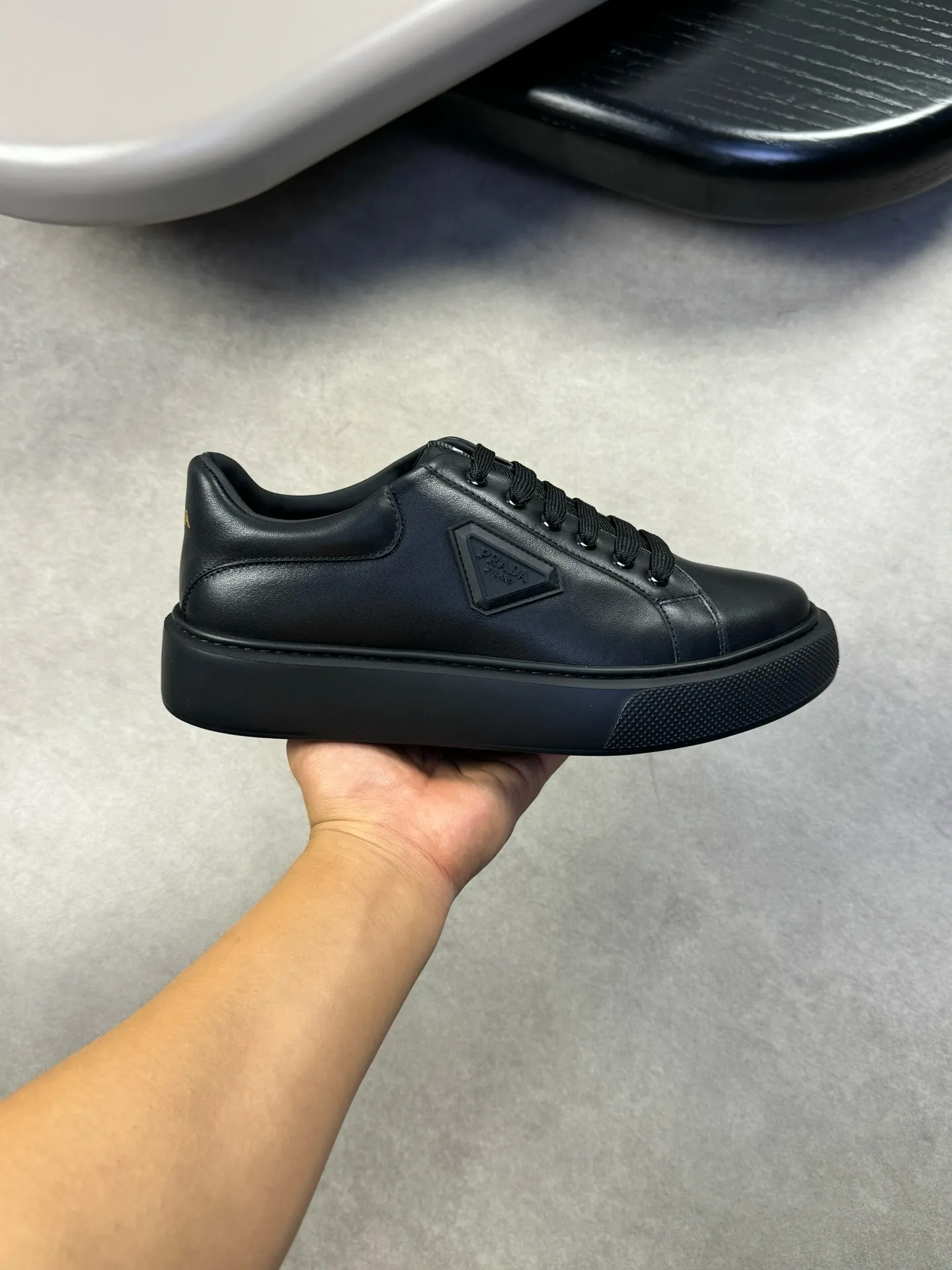 Men's shoes 💰420 [New style] [PRADA] Prada - High-end quality original order - Upper: original 🔝 Nappa calfskin, shoe body sewn with brand plastic LOGO - Inner: water-dyed cowhide - Outsole: original TPU rubber foam; molded outsole - Super high quality control, fine workmanship: highlighted (high-end, luxury, grade) -Size: 39-44 (38, 45, can be customized)·PR0112